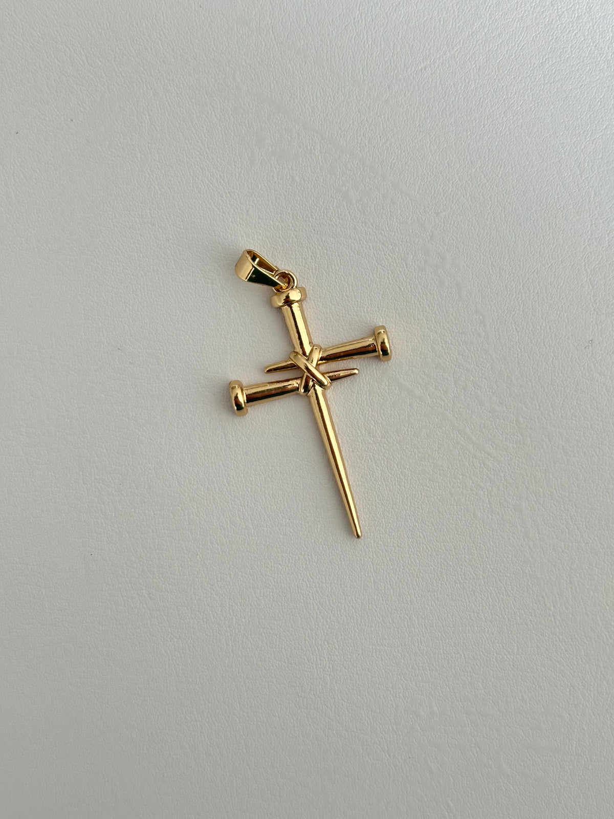 Dije cruz 3 clavos exclusive 4.8cms